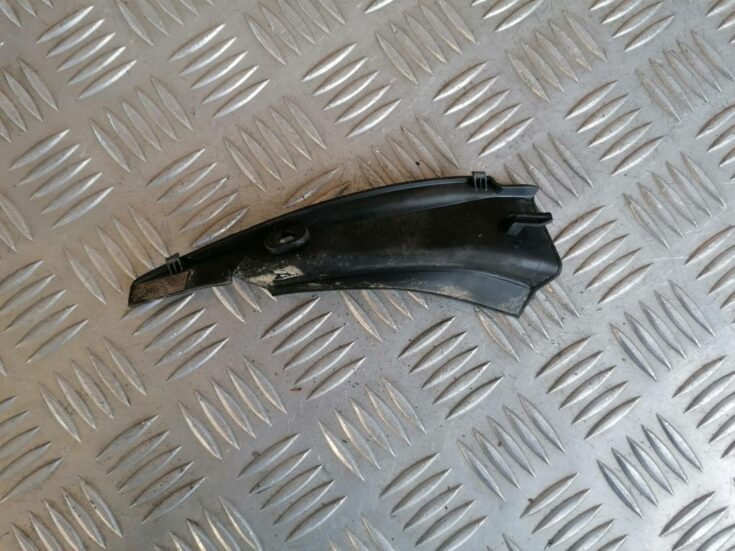 Vējstikla moldings priekš MAZDA 6 2007