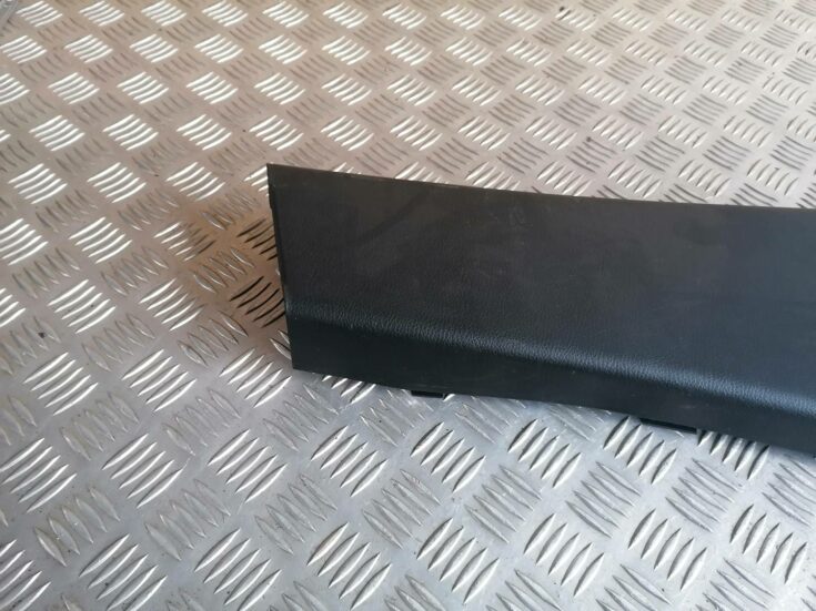 Vidējas salona statnes apdare priekš MAZDA 6 2007