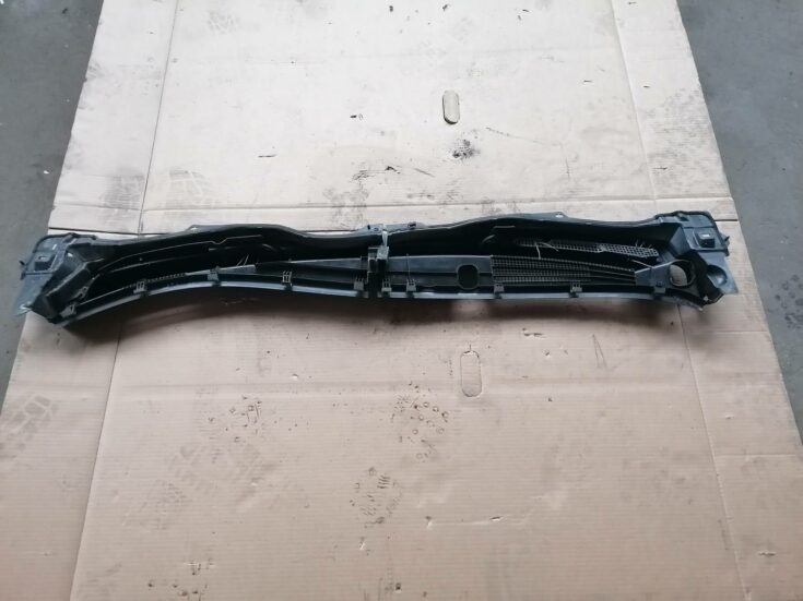 Vējstikla uzlikas (deflektora) režģis priekš MAZDA 6 2007