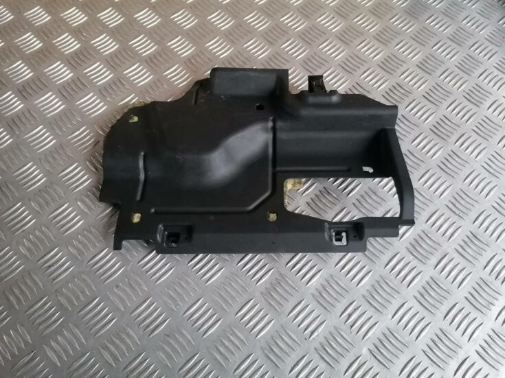 Mērinstrumentu paneļa apakšēja apdare priekš MAZDA 6 2007