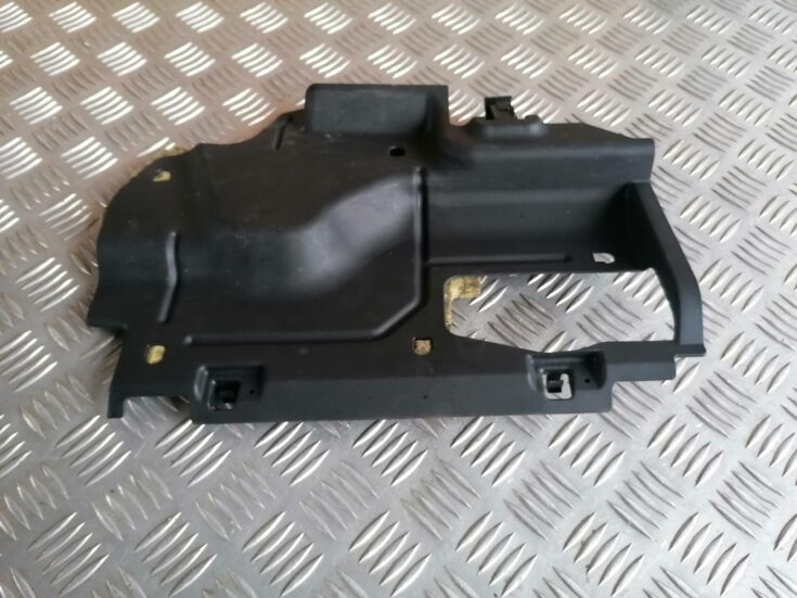 Mērinstrumentu paneļa apakšēja apdare priekš MAZDA 6 2007