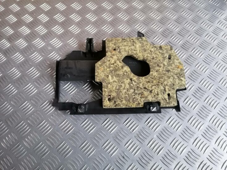 Mērinstrumentu paneļa apakšēja apdare priekš MAZDA 6 2007