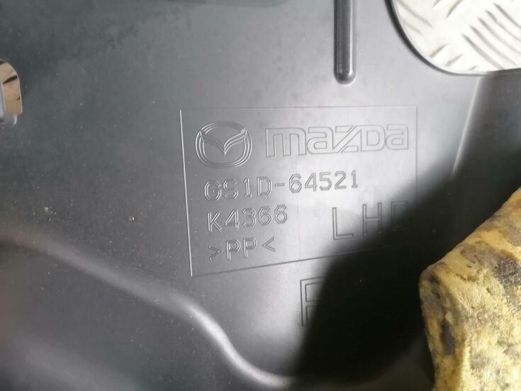 Mērinstrumentu paneļa apakšēja apdare priekš MAZDA 6 2007