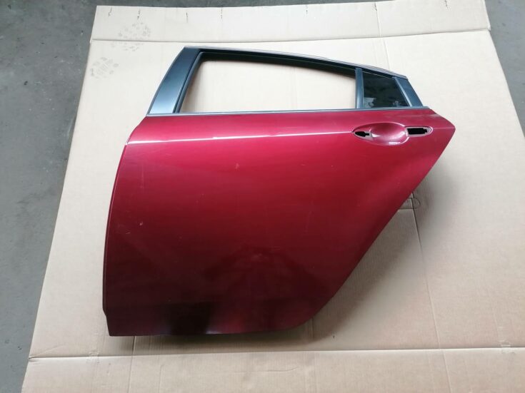 Aizmugurējās kreisās durvis priekš MAZDA 6 2007