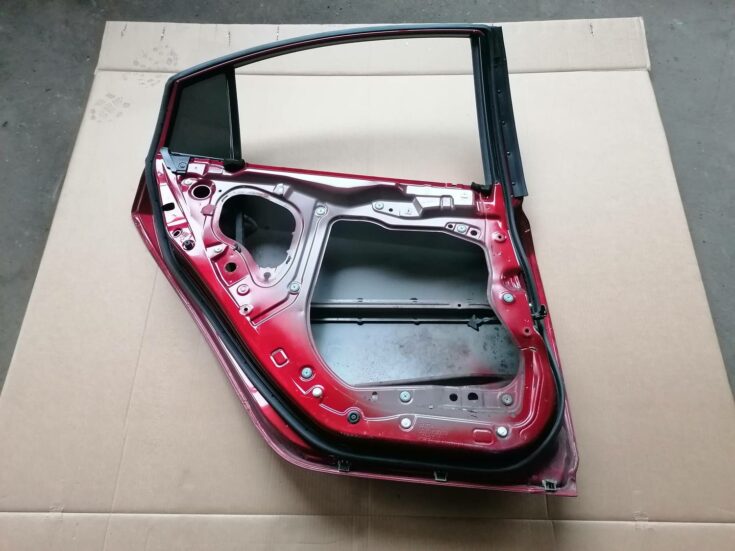 Aizmugurējās kreisās durvis priekš MAZDA 6 2007