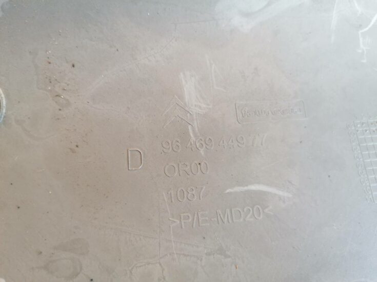 Centrālās konsoles (apdares) sānu panelis priekš XSARA PICASSO 2003