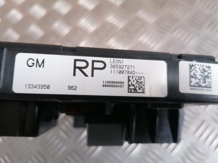 Drošinātāju relejas kaste priekš OPEL ASTRA J 2012