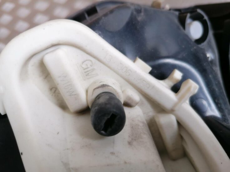 Aizmugurējais kreisais lukturis priekš OPEL ASTRA J 2012