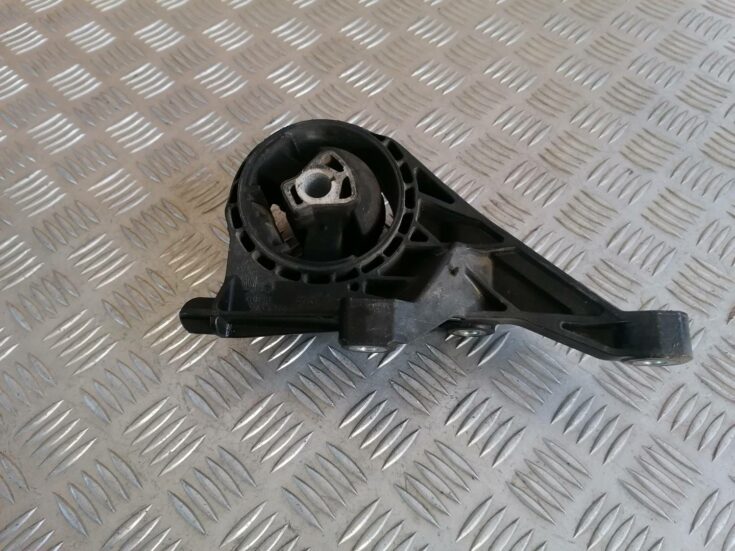 Dzinēja kronšteins priekš OPEL ASTRA J 2012