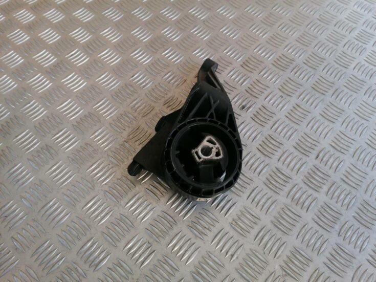 Dzinēja kronšteins priekš OPEL ASTRA J 2012
