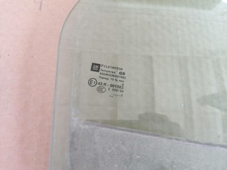 Aizmugurējo labo durvju stikls priekš OPEL ASTRA J 2012