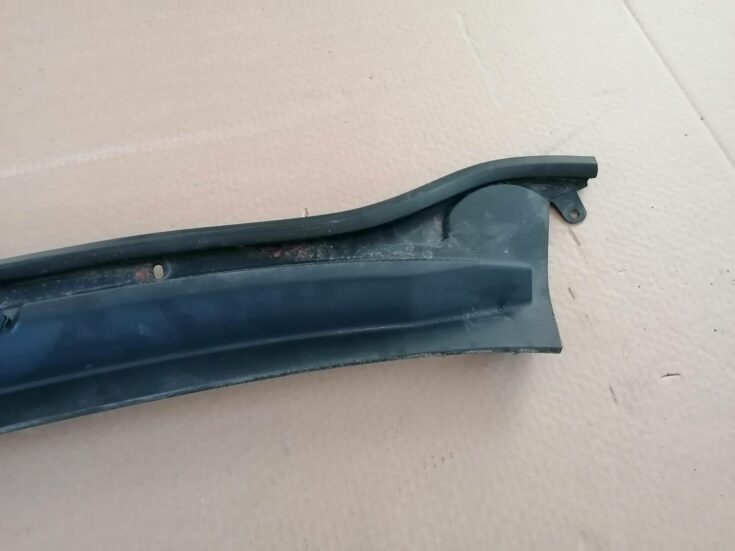 Vējstikla uzlikas (deflektora) režģis priekš OPEL ASTRA J 2012