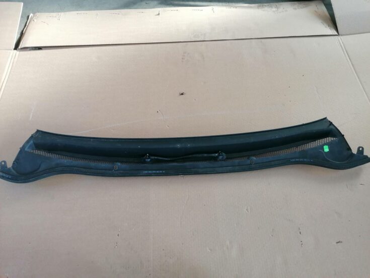 Vējstikla uzlikas (deflektora) režģis priekš OPEL ASTRA J 2012