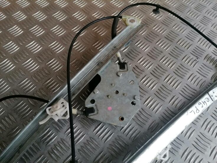 Stikla pacelšanas mehānisms priekšējais labais priekš BMW 318D E46 2002 SEDAN