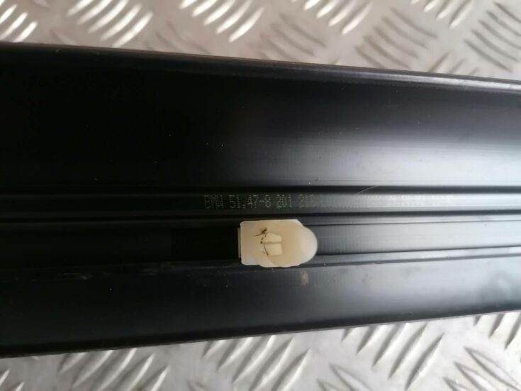 Sliekšņa priekšēja kreisa uzlika (salonā) priekš BMW 318D E46 2002 SEDAN