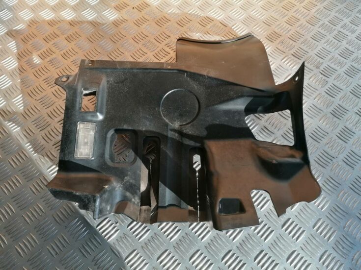 Mērinstrumentu paneļa apakšēja apdare priekš BMW 318D E46 2002 SEDAN