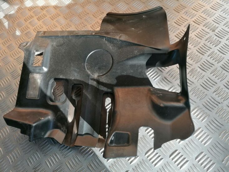 Mērinstrumentu paneļa apakšēja apdare priekš BMW 318D E46 2002 SEDAN