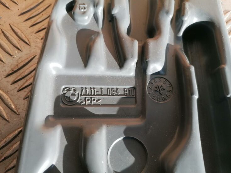 Instrumentu kaste priekš BMW 318D E46 2002 SEDAN