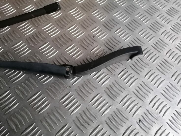 Vējstikla slotiņa priekš MERCEDES BENZ ML280 2008 OBSIDIAN BLACK