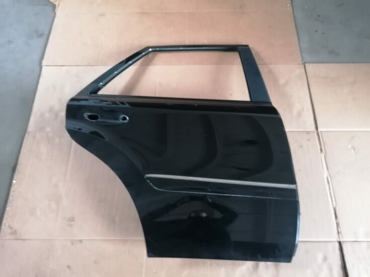 Aizmugurējās labās durvis priekš MERCEDES BENZ ML280 2008 OBSIDIAN BLACK