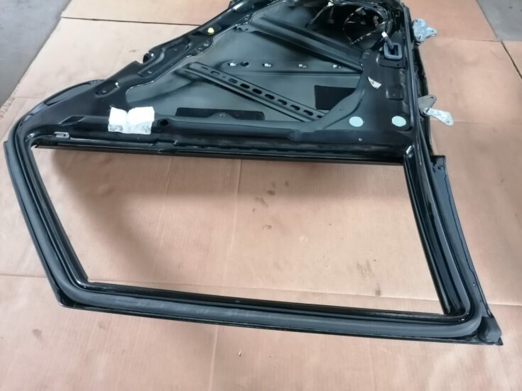 Aizmugurējās labās durvis priekš MERCEDES BENZ ML280 2008 OBSIDIAN BLACK
