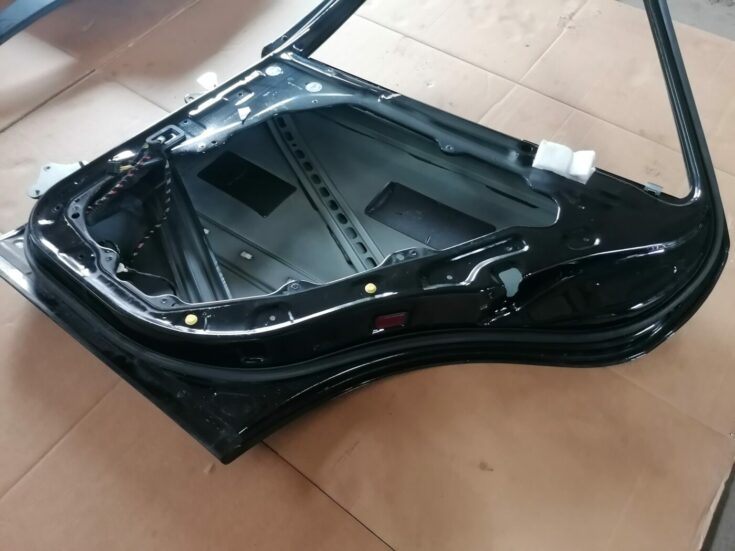 Aizmugurējās labās durvis priekš MERCEDES BENZ ML280 2008 OBSIDIAN BLACK