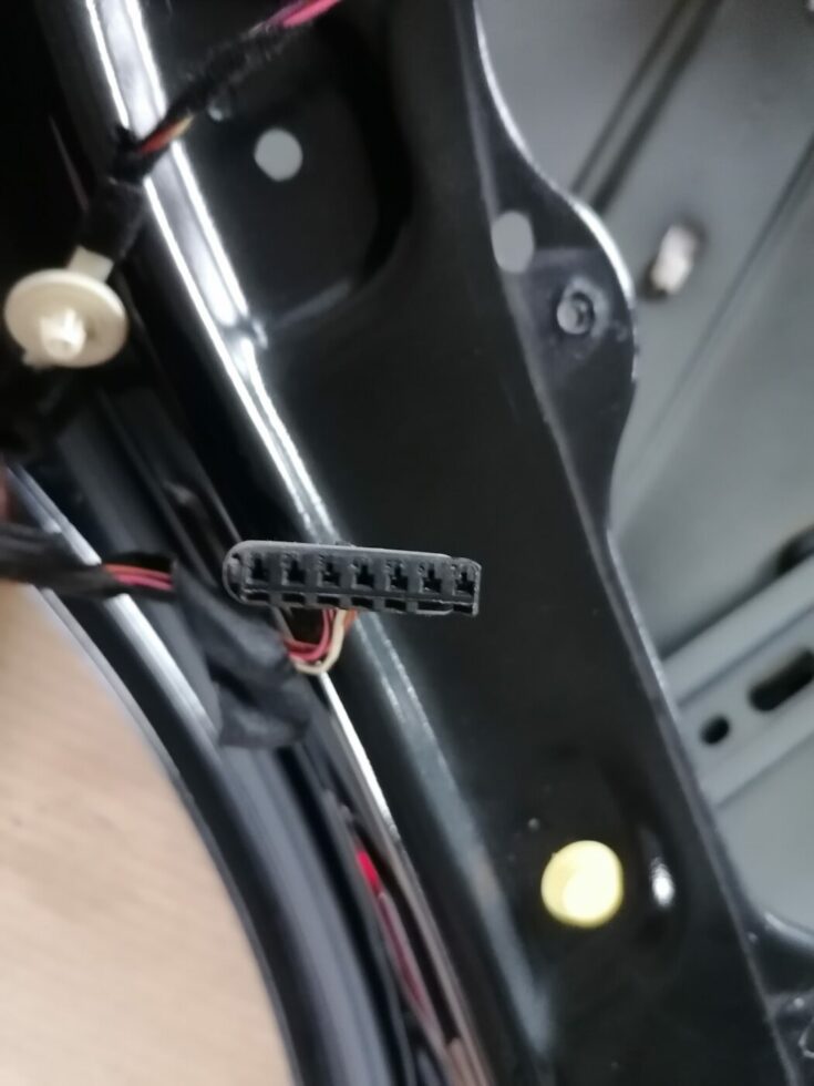 Aizmugurējās labās durvis priekš MERCEDES BENZ ML280 2008 OBSIDIAN BLACK