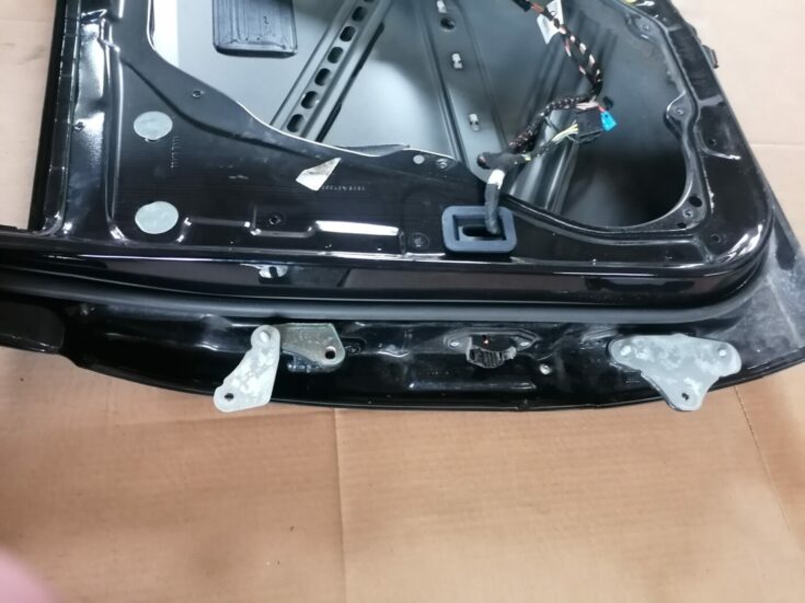 Aizmugurējās labās durvis priekš MERCEDES BENZ ML280 2008 OBSIDIAN BLACK