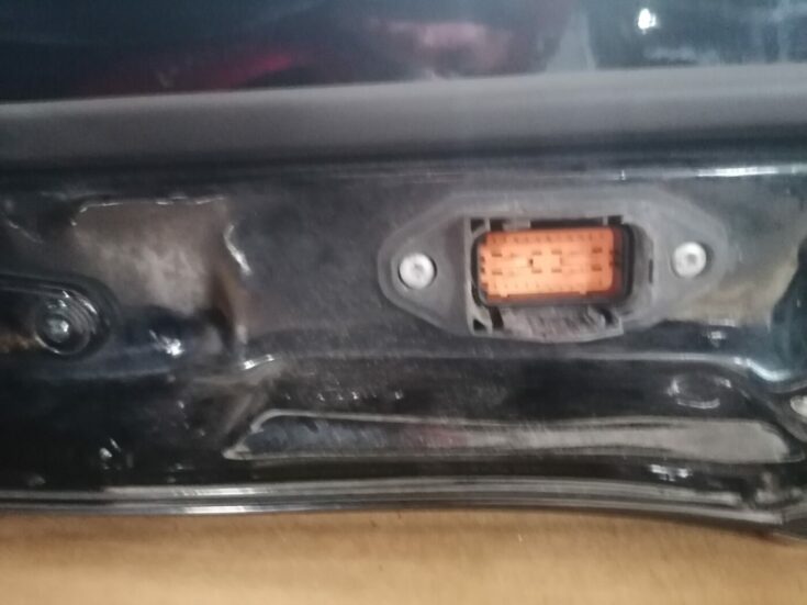 Aizmugurējās labās durvis priekš MERCEDES BENZ ML280 2008 OBSIDIAN BLACK