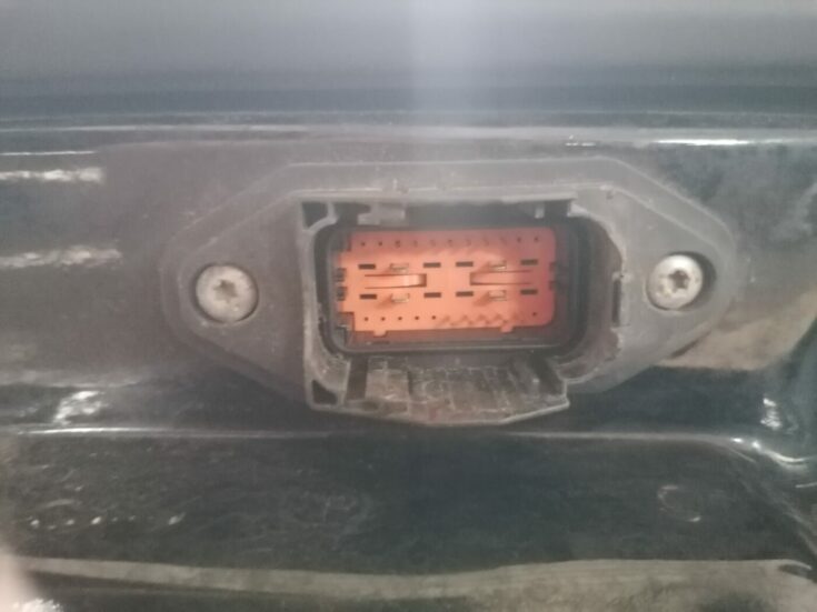 Aizmugurējās labās durvis priekš MERCEDES BENZ ML280 2008 OBSIDIAN BLACK