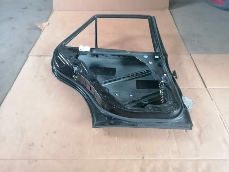 Aizmugurējās kreisās durvis priekš MERCEDES BENZ ML280 2008 OBSIDIAN BLACK