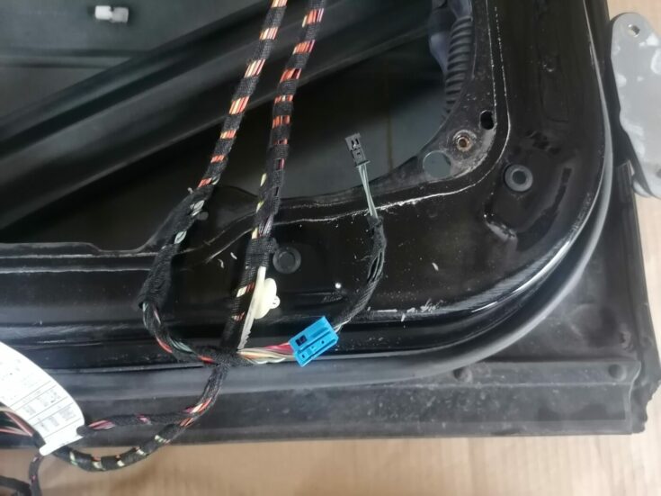 Aizmugurējās kreisās durvis priekš MERCEDES BENZ ML280 2008 OBSIDIAN BLACK
