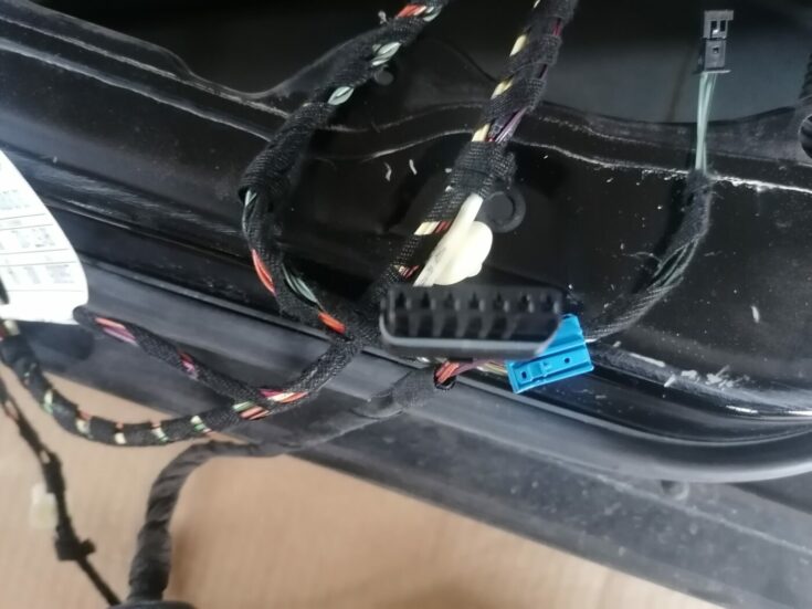 Aizmugurējās kreisās durvis priekš MERCEDES BENZ ML280 2008 OBSIDIAN BLACK
