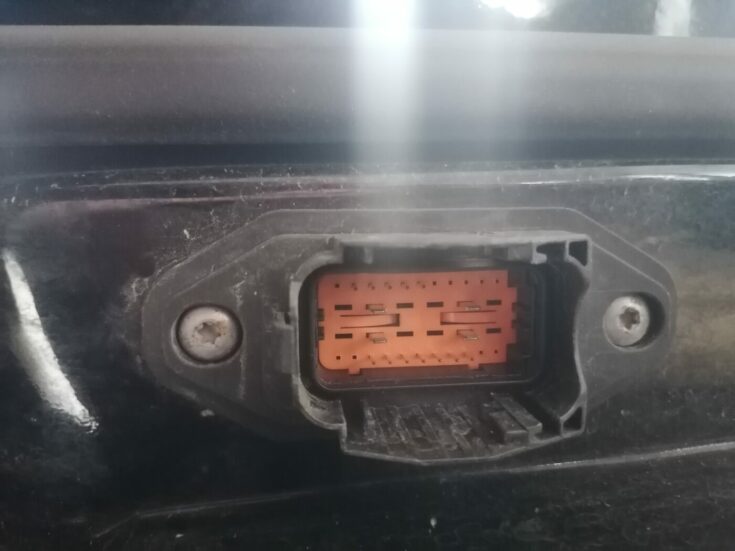 Aizmugurējās kreisās durvis priekš MERCEDES BENZ ML280 2008 OBSIDIAN BLACK