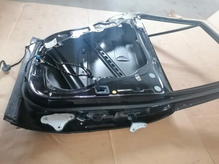 Aizmugurējās kreisās durvis priekš MERCEDES BENZ ML280 2008 OBSIDIAN BLACK