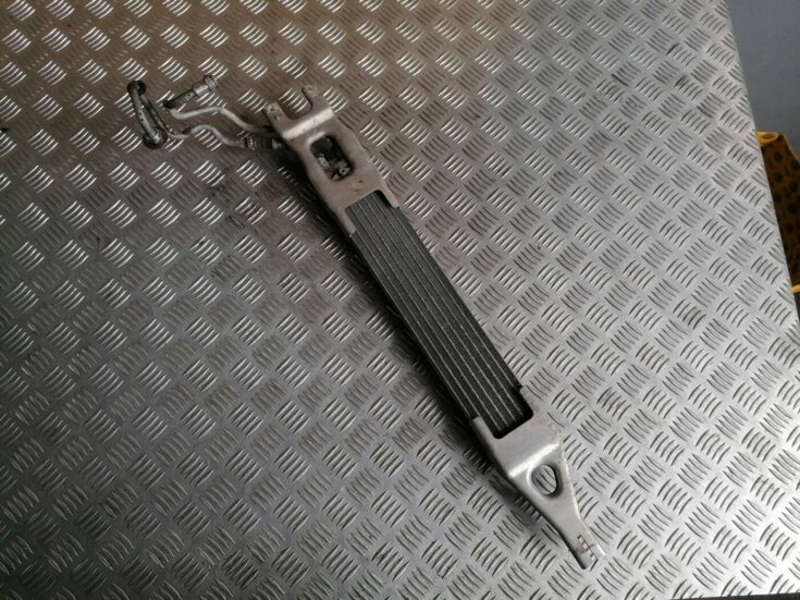 Eļļas radiators priekš MERCEDES BENZ ML280 2008 OBSIDIAN BLACK