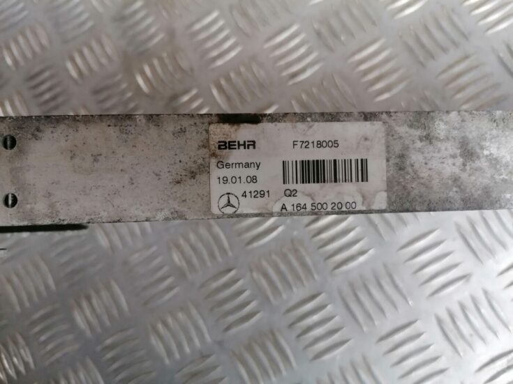 Eļļas radiators priekš MERCEDES BENZ ML280 2008 OBSIDIAN BLACK