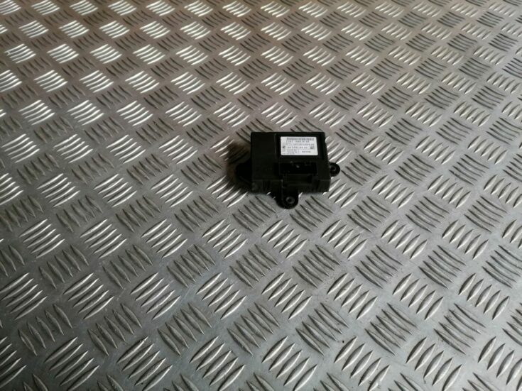 Aizmugurējo labo durvju vadības bloks priekš VOLVO V70 2009