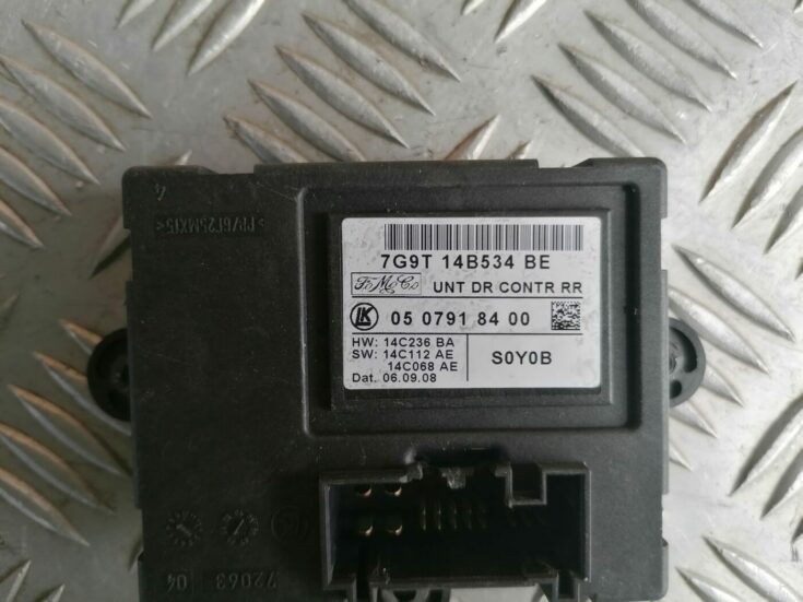 Aizmugurējo labo durvju vadības bloks priekš VOLVO V70 2009