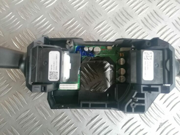 Stūres statnes slēdzis priekš VOLVO V70 2009