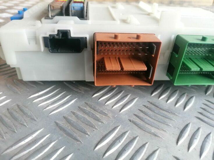 Drošinātāju bloks priekš VOLVO V70 2009