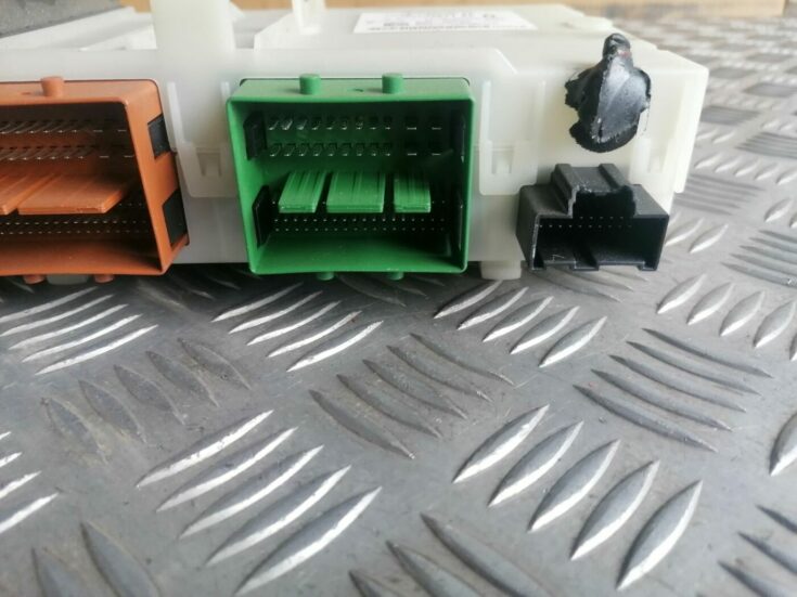 Drošinātāju bloks priekš VOLVO V70 2009