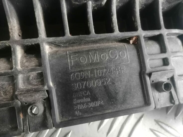 Akumulatora pamatnes kronšteins priekš VOLVO V70 2009