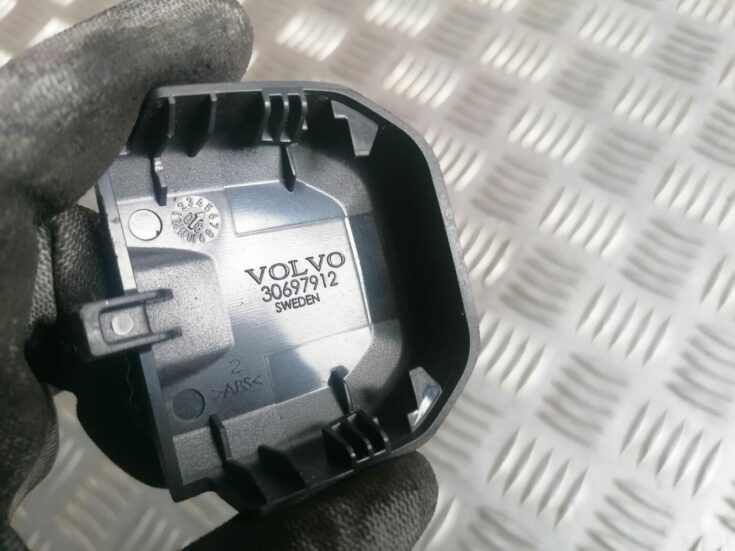 Priekšējā labā sēdekļa sliežu apdare priekš VOLVO V70 2009
