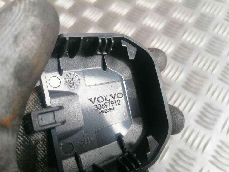 Priekšējā labā sēdekļa sliežu apdare priekš VOLVO V70 2009