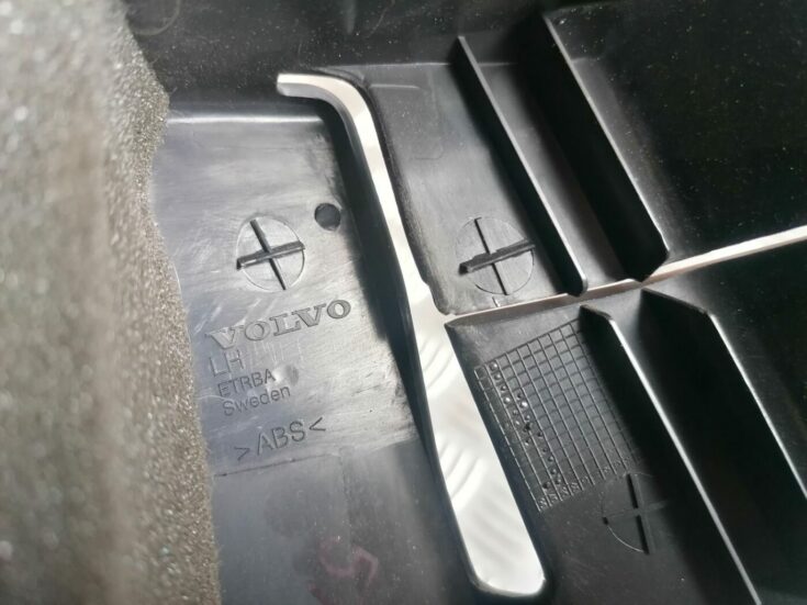 Salona plastmasa priekš VOLVO V70 2009