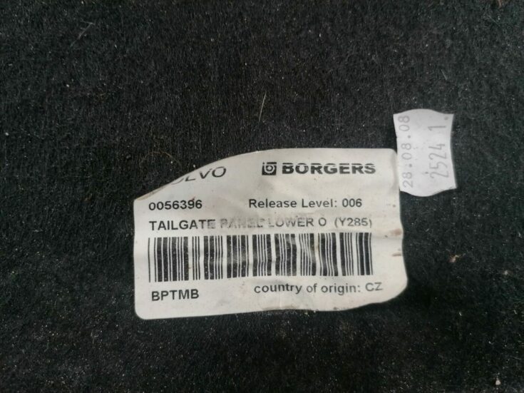 Bagāžnieka vāka liela apdare priekš VOLVO V70 2009