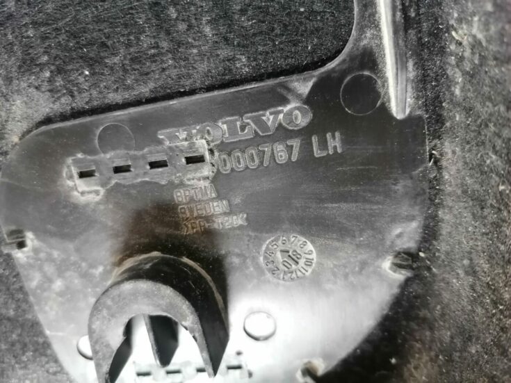 Bagāžnieka vāka liela apdare priekš VOLVO V70 2009