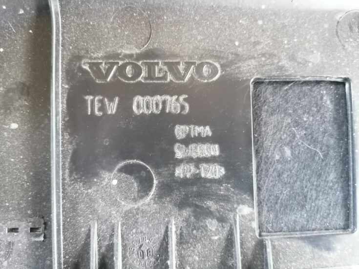 Bagāžnieka vāka liela apdare priekš VOLVO V70 2009