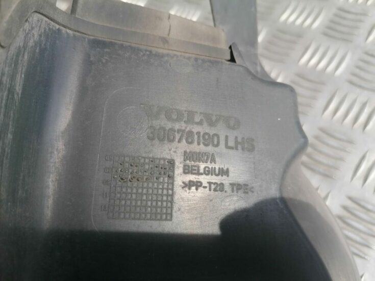 Ieplūdes gaisa deflektors, pa kreisi priekš VOLVO V70 2009
